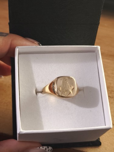 Classic 9ct yellow - , gold