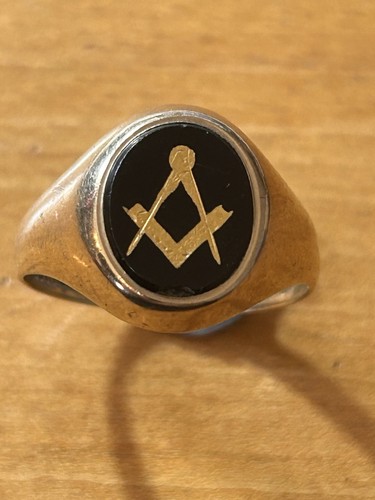 Masonic square and compass 9ct - square,